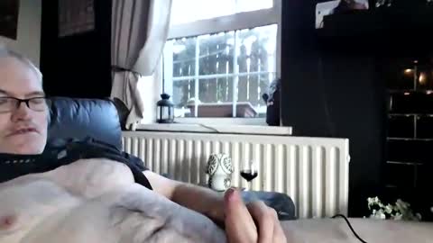 stud_1975 online show from 11-02-25, 08:17