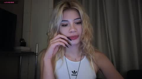 Sofa online show from 04-16-26, 12:11