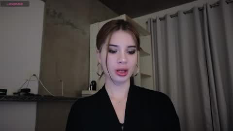 Snapshot of stuirt chatting on 04-29-26, 11:11 Sofa online show from 04-29-26, 11:11