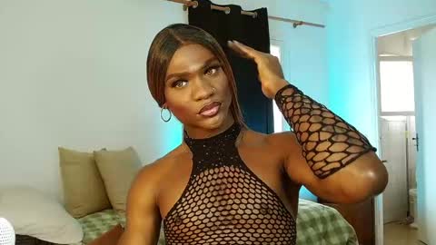 Snapshot of suannyklatten_ chatting on 02-21-25, 12:06 Suanny Klatten It is my account independent online show from 02-21-25, 12:06