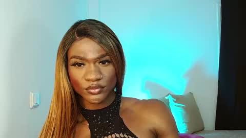 Snapshot of suannyklatten_ chatting on 03-06-25, 02:29 Suanny Klatten It is my account independent online show from 03-06-25, 02:29