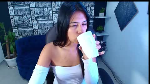 Snapshot of sub_scarlett_ chatting on 12-01-25, 12:43 sub_scarlett_ online show from 12-01-25, 12:43