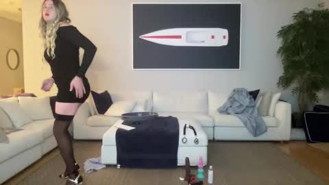 Snapshot of submiss14 chatting on 11-06-25, 04:57 Sissy Isabella online show from 11-06-25, 04:57