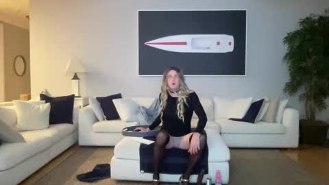 Snapshot of submiss14 chatting on 11-11-25, 07:19 Sissy Isabella online show from 11-11-25, 07:19