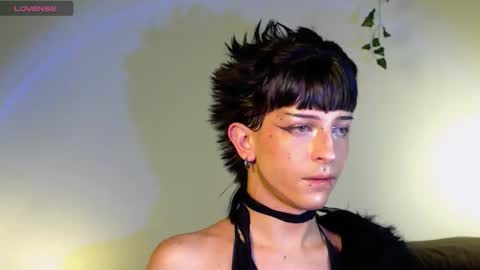 Snapshot of succubot chatting on 10-28-25, 06:39 Angel  online show from 10-28-25, 06:39