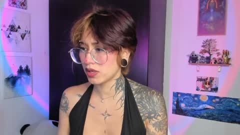 Snapshot of succubus_girl_ chatting on 05-19-26, 02:51 Alexy online show from 05-19-26, 02:51