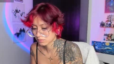 Snapshot of succubus_girl_ chatting on 06-11-26, 03:43 Alexy online show from 06-11-26, 03:43