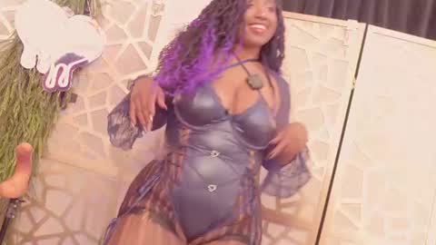 Snapshot of succubus_rosemilk chatting on 06-12-26, 11:35 Succubus RoseMilk online show from 06-12-26, 11:35
