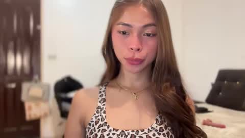 Snapshot of suckablechick chatting on 12-23-25, 05:27 Marry online show from 12-23-25, 05:27