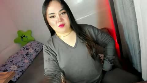 Snapshot of suckinghercock803 chatting on 10-16-25, 05:52 Millany online show from 10-16-25, 05:52