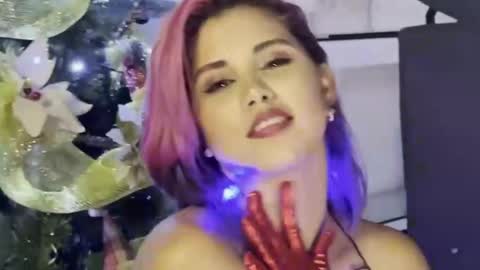 Snapshot of sucubo_69_ chatting on 12-30-24, 01:14 Rouss online show from 12-30-24, 01:14