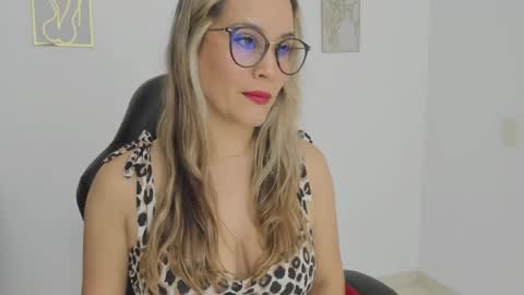 sugar_milff online show from 10-08-25, 03:20