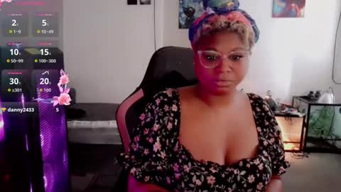 Snapshot of sugarbearlove87 chatting on 09-08-25, 09:25 lexi love online show from 09-08-25, 09:25