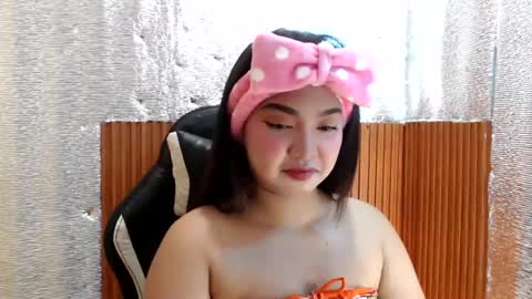 Snapshot of sugarcaramel chatting on 01-28-25, 10:56 Sugar online show from 01-28-25, 10:56