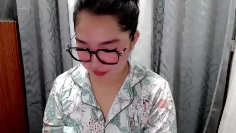 Snapshot of sugarcaramel chatting on 09-30-25, 12:37 Sugar online show from 09-30-25, 12:37