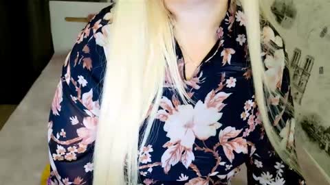 Snapshot of sugarkissx chatting on 09-17-25, 03:46 sugarkissx online show from 09-17-25, 03:46