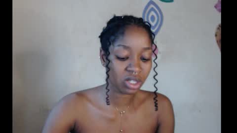 Snapshot of sugarmeltsxx chatting on 10-07-25, 08:44 Bella online show from 10-07-25, 08:44