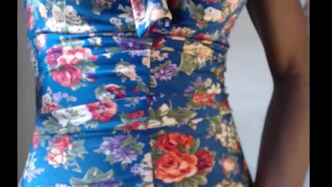 Snapshot of sugarmeltsxx chatting on 10-08-25, 07:28 Bella online show from 10-08-25, 07:28