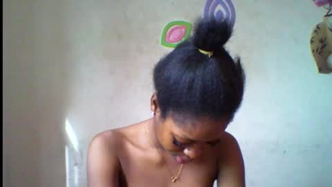 Snapshot of sugarmeltsxx chatting on 10-15-25, 08:03 Bella online show from 10-15-25, 08:03