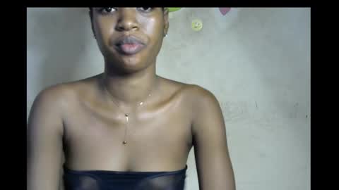 Snapshot of sugarmeltsxx chatting on 11-20-25, 10:15 Bella online show from 11-20-25, 10:15