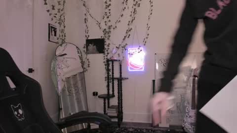 Snapshot of sugarmiette chatting on 05-25-26, 03:56 Ella online show from 05-25-26, 03:56