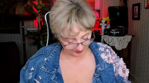 Vivien online show from 12-08-24, 07:11