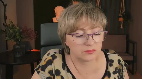 Vivien online show from 12-14-24, 12:23