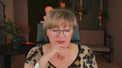 Vivien online show from 12-14-24, 03:25