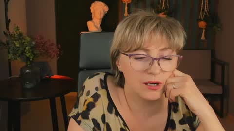 Vivien online show from 12-14-24, 06:30