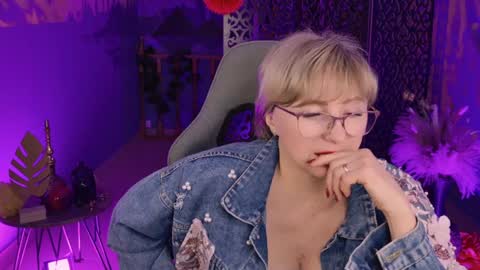 Vivien online show from 12-15-24, 07:42