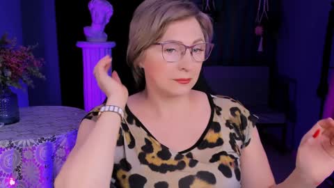 Vivien online show from 01-15-25, 09:02