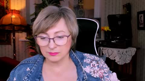 Vivien online show from 01-18-25, 09:13