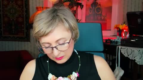 Vivien online show from 03-05-25, 01:06