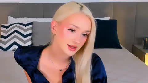 Snapshot of sugarwhisper chatting on 09-12-25, 03:34 sugarwhisper online show from 09-12-25, 03:34