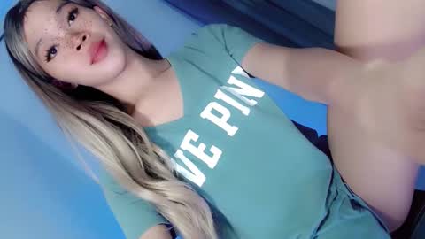 Snapshot of sugarxbaby_ chatting on 11-10-25, 09:47 LoveSugar online show from 11-10-25, 09:47