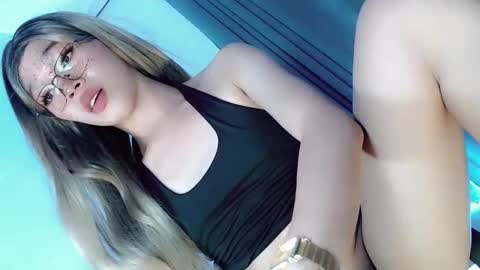 Snapshot of sugarxbaby_ chatting on 11-26-25, 08:10 LoveSugar online show from 11-26-25, 08:10