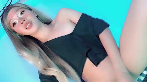 Snapshot of sugarxbaby_ chatting on 11-30-25, 05:17 LoveSugar online show from 11-30-25, 05:17