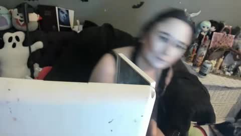 Sugary online show from 11-17-25, 05:08