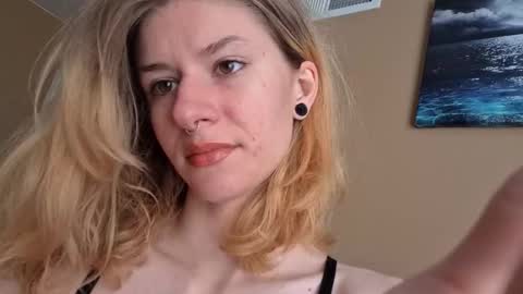 Ophelia online show from 11-24-25, 03:01