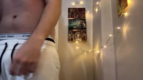 Snapshot of sullyniko chatting on 10-22-25, 09:14 Niko online show from 10-22-25, 09:14