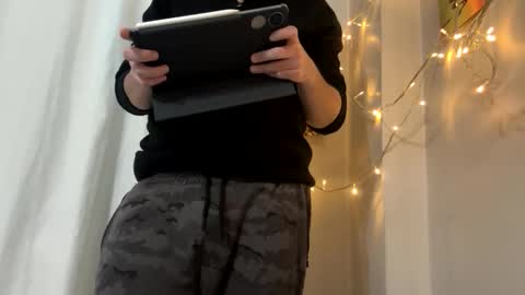 Snapshot of sullyniko chatting on 10-29-25, 06:09 Niko online show from 10-29-25, 06:09