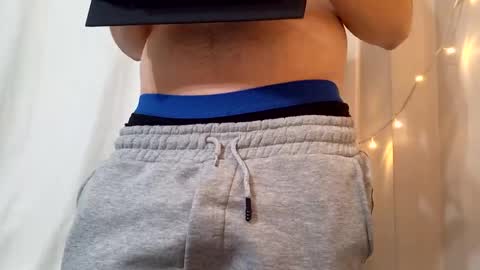 Snapshot of sullyniko chatting on 10-31-25, 07:59 Niko online show from 10-31-25, 07:59