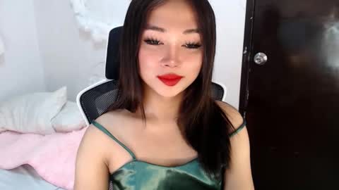 Snapshot of sultry_cyramore chatting on 10-18-25, 04:59 sultry cyramore online show from 10-18-25, 04:59