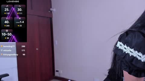 Snapshot of sumeragi_cat chatting on 12-13-24, 08:04 Nicolle online show from 12-13-24, 08:04