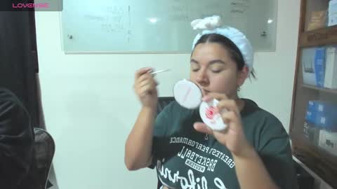 Snapshot of summer_girls01 chatting on 01-05-25, 12:20 summer_girls01 online show from 01-05-25, 12:20