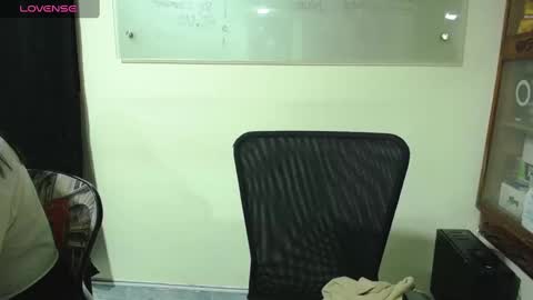 Snapshot of summer_girls01 chatting on 01-09-25, 12:57 summer_girls01 online show from 01-09-25, 12:57