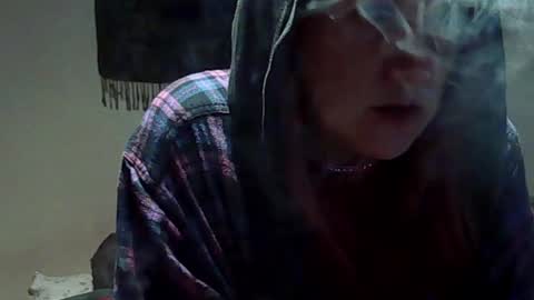 Snapshot of summerainzpuddles chatting on 12-31-24, 05:00 Summer Rainz online show from 12-31-24, 05:00