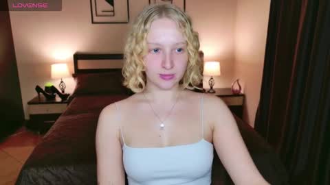 Snapshot of summerjem chatting on 11-22-25, 09:52 summerjem online show from 11-22-25, 09:52