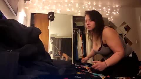 Snapshot of sun_flower_seeds chatting on 12-15-25, 03:33 sun_flower_seeds online show from 12-15-25, 03:33