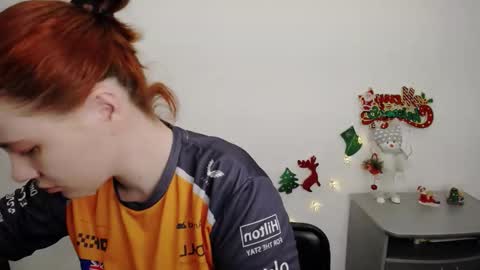 Snapshot of sun_lovely chatting on 12-19-25, 02:02 Alexi online show from 12-19-25, 02:02